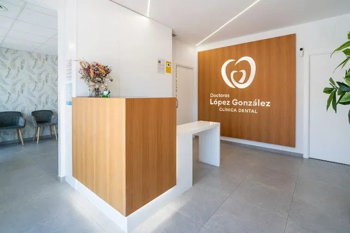 Clínica dental Doctoras López González, Avda. del Brillante nº 6, Córdoba