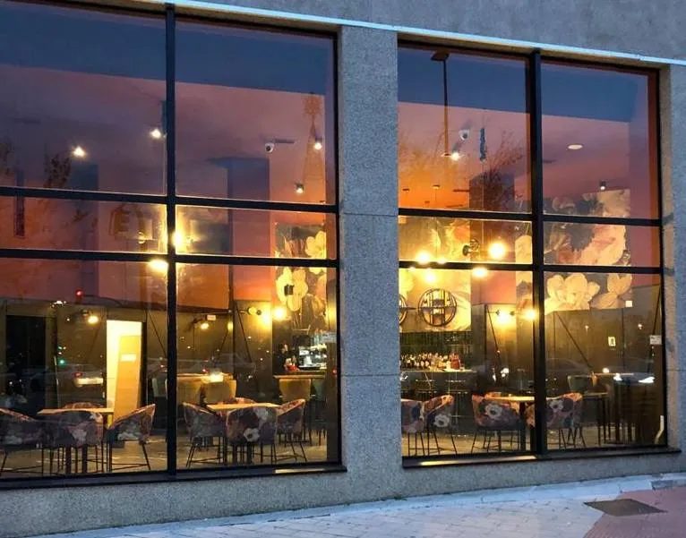 El bar de Baco, Avda. Al Nasir 1, Córdoba