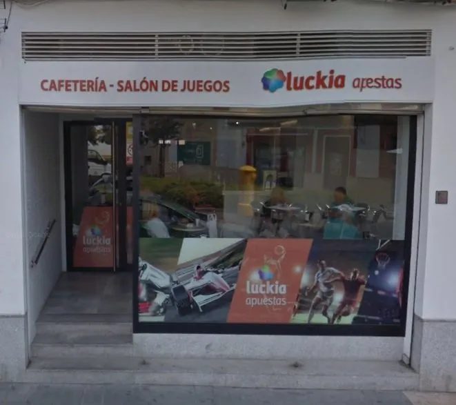 Salón de juegos y apuestas deportivas, Plaza Cristo de Gracia 7, Córdoba