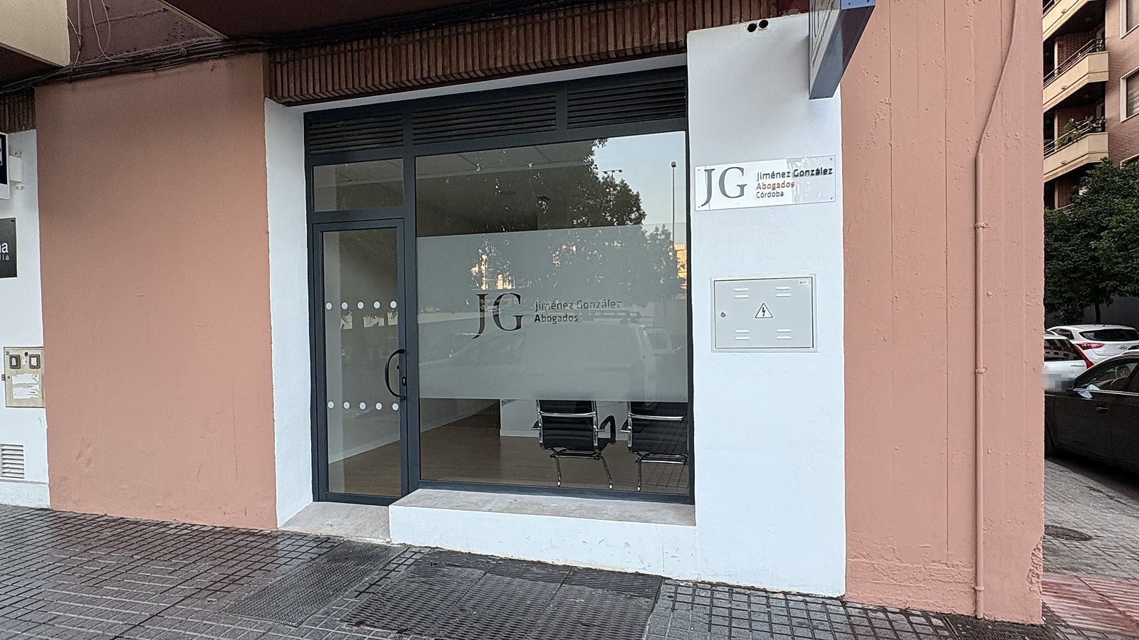 Fachada del despacho de abogados reformado en Córdoba