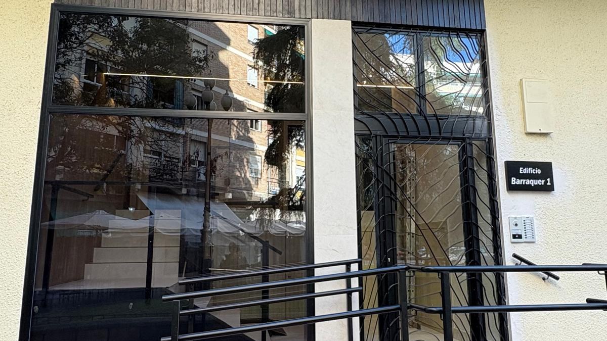 Fachada nueva del portal reformado en Córdoba