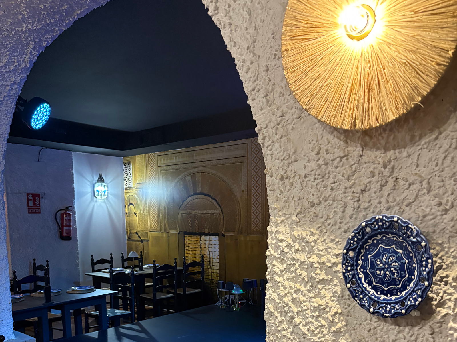 Arco de mampostería que separa el comedor de la sala del tablao