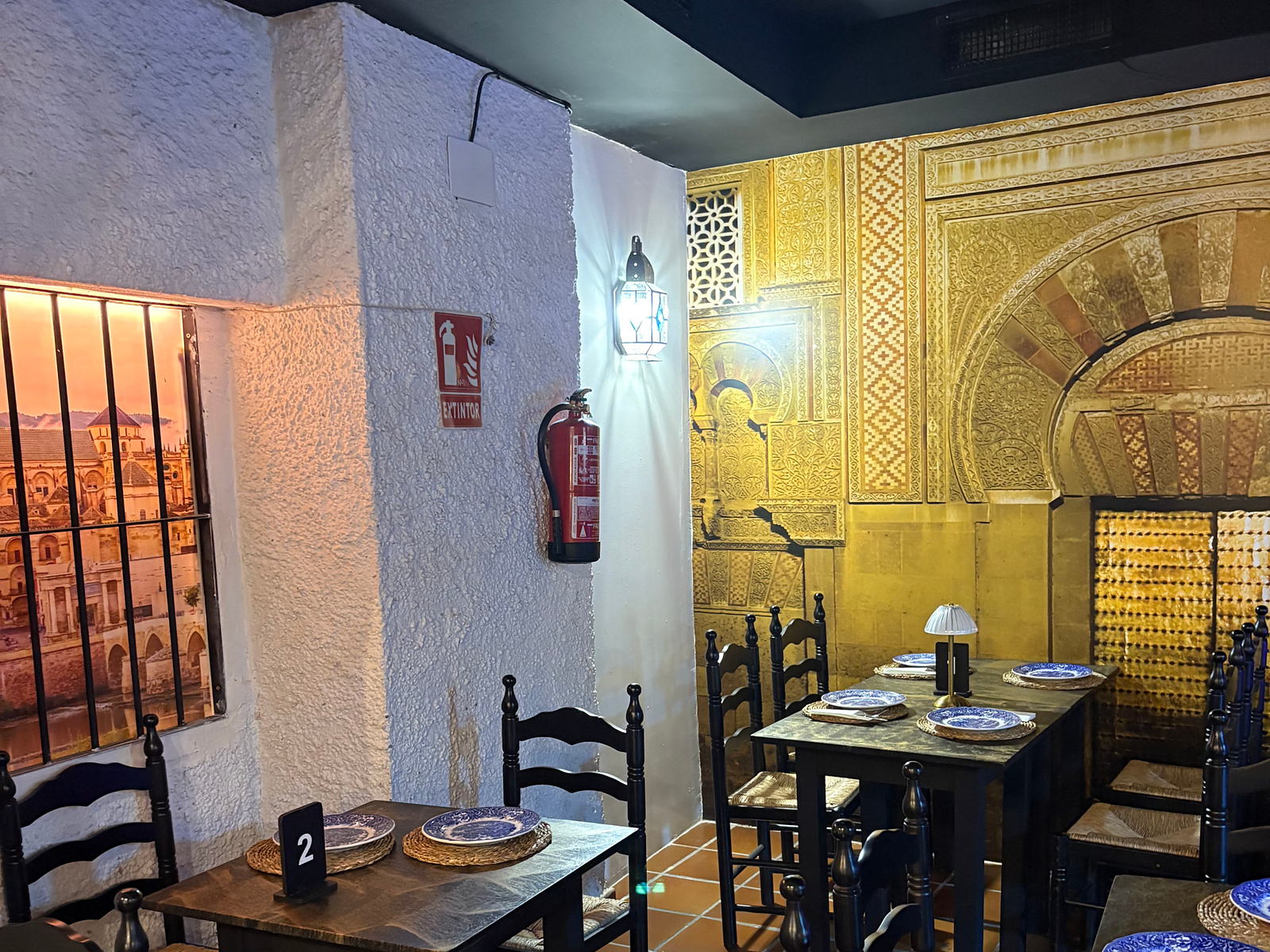 Comedor del restaurante con solado de gres